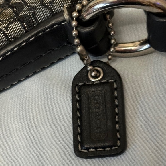 Beautiful Coach Crossbody signature C’s black/gray canvas/leather purse - Picture 5 of 16